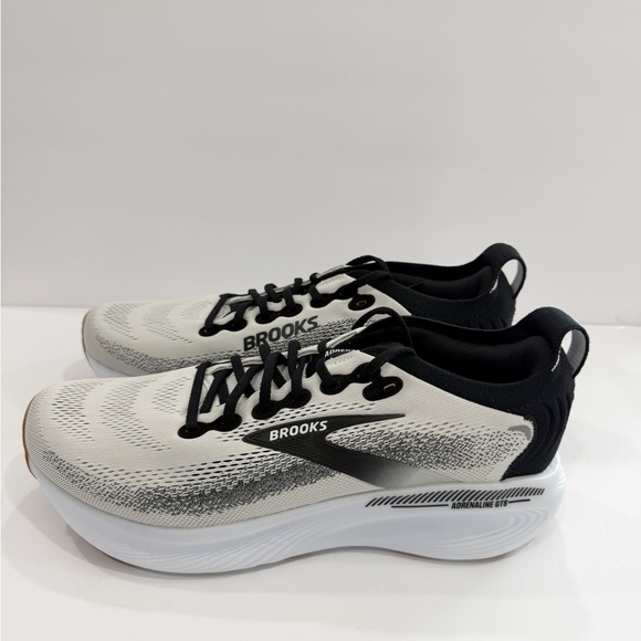 Brooks Adrenaline GTS 25 running shoes